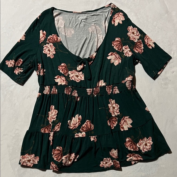 torrid super soft jersey knit Green Floral Tie-Front Peplum Top - Picture 2 of 6